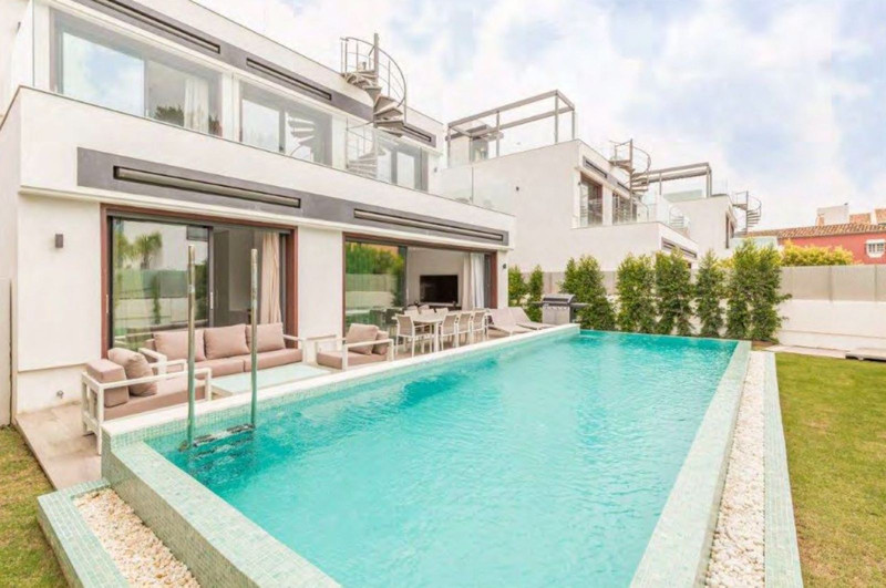 Beautiful Villa for Long-Term Rent on Marbella’s Prestigious Golden Mile
