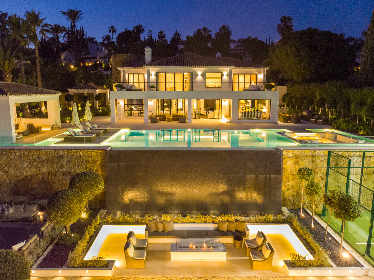 Luxury Panoramic Villa for Sale in La Cerquilla – Nueva Andalucía