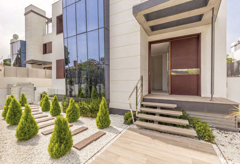 Beautiful Villa for Long-Term Rent on Marbella’s Prestigious Golden Mile