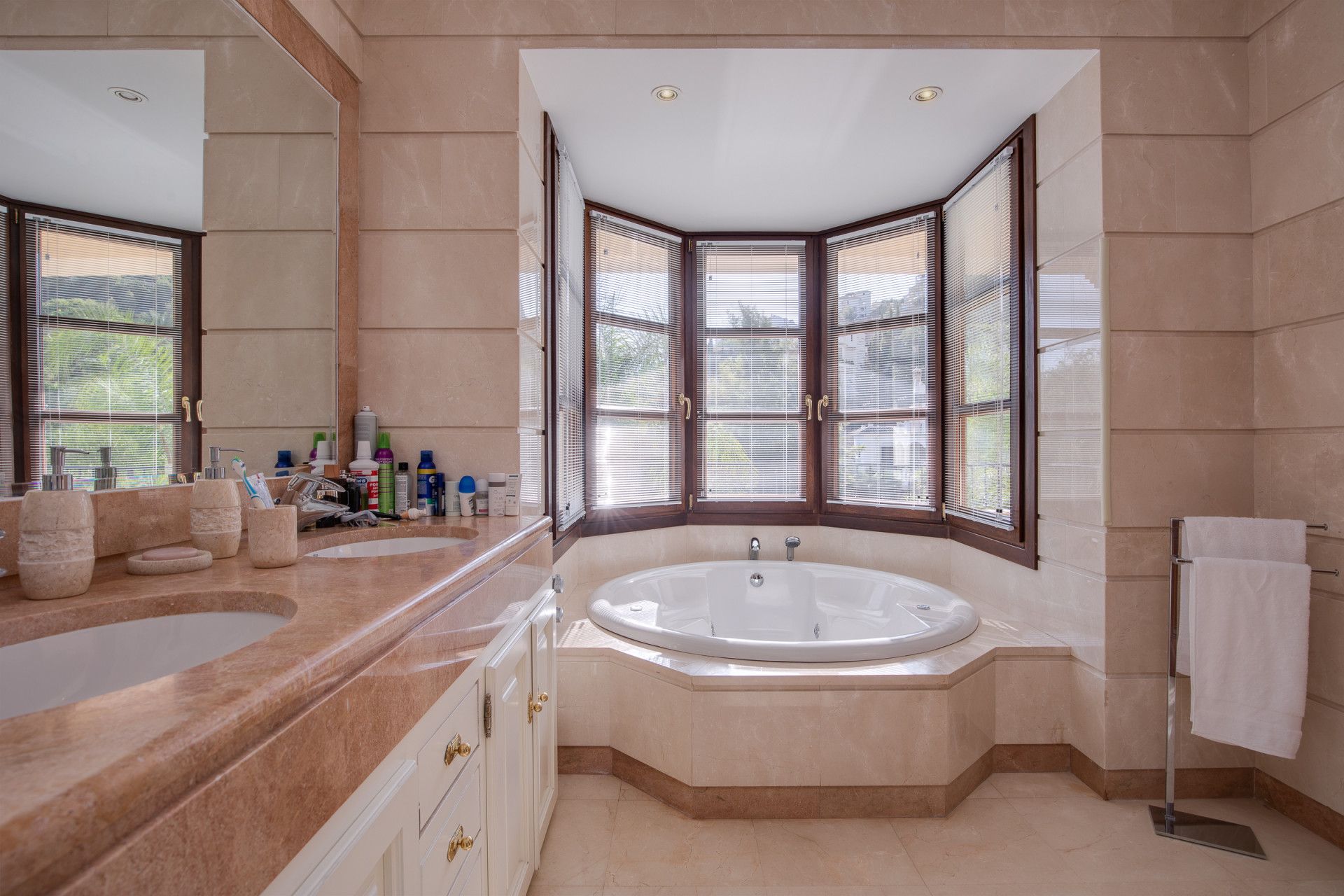 Beautiful Villa for Sale in Los Arqueros Golf – Frontline Golf Living