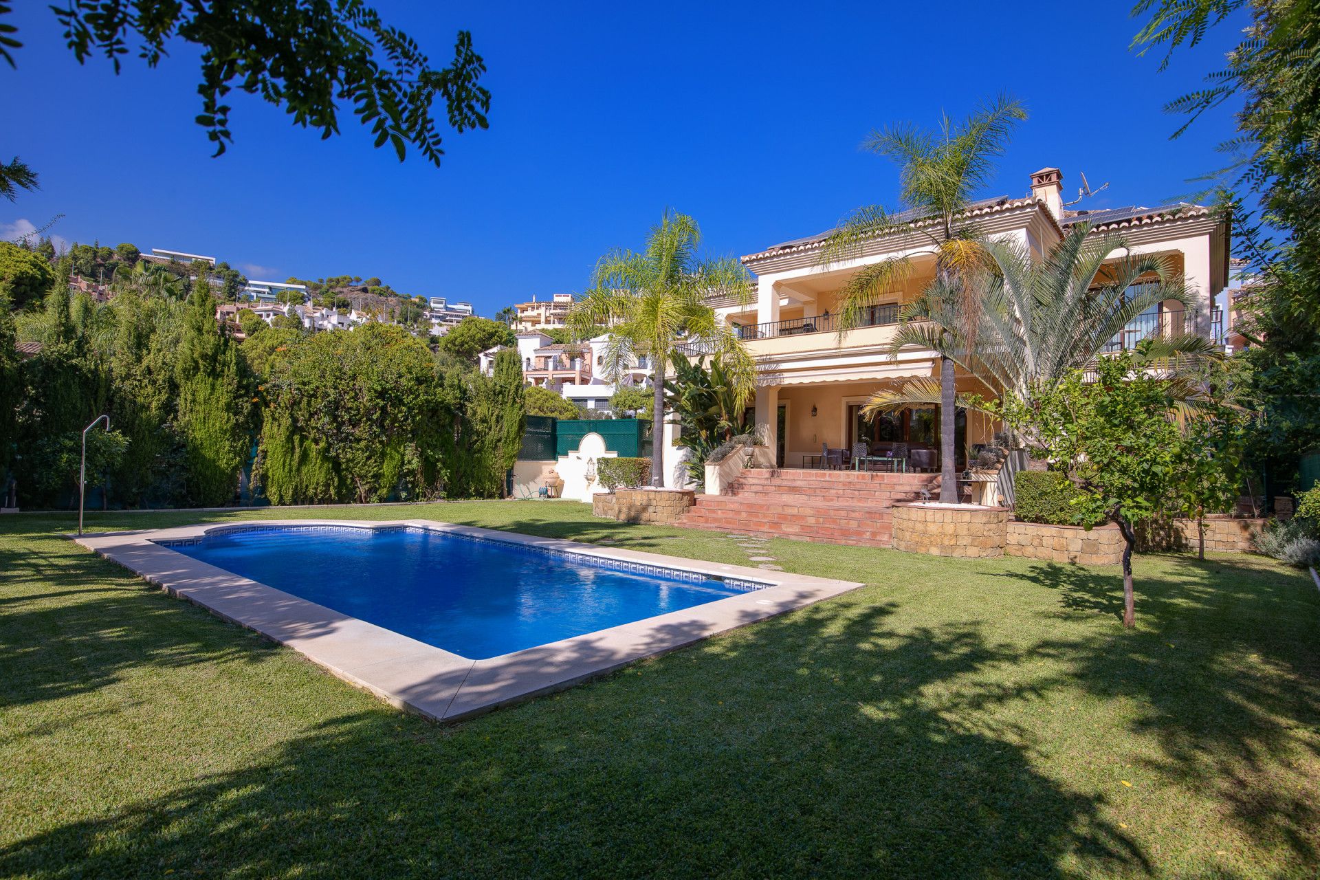 Beautiful Villa for Sale in Los Arqueros Golf – Frontline Golf Living
