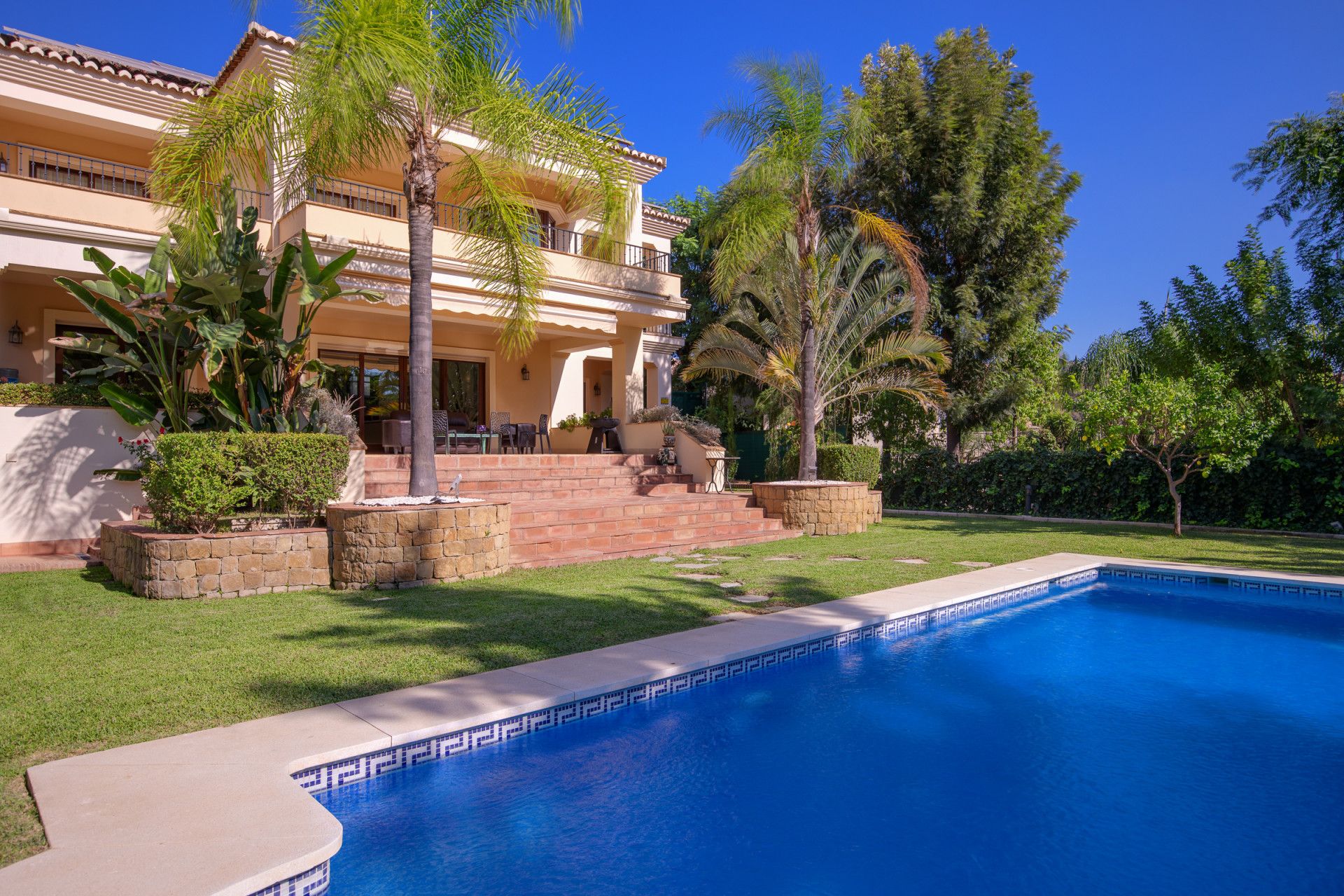 Beautiful Villa for Sale in Los Arqueros Golf – Frontline Golf Living