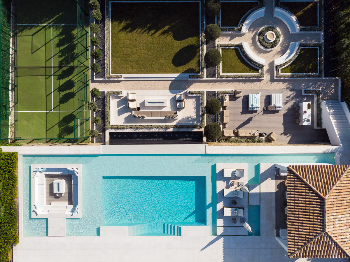 Luxury Panoramic Villa for Sale in La Cerquilla – Nueva Andalucía