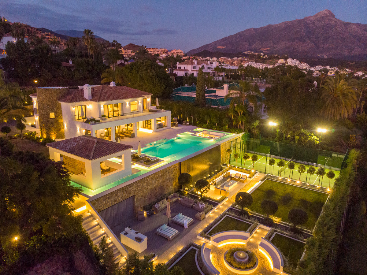 Luxury Panoramic Villa for Sale in La Cerquilla – Nueva Andalucía