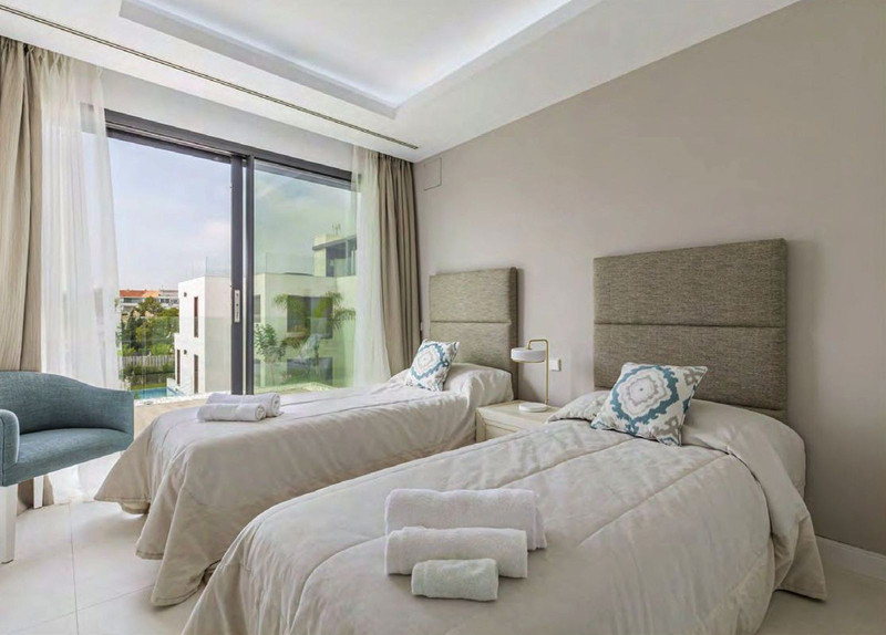 Beautiful Villa for Long-Term Rent on Marbella’s Prestigious Golden Mile