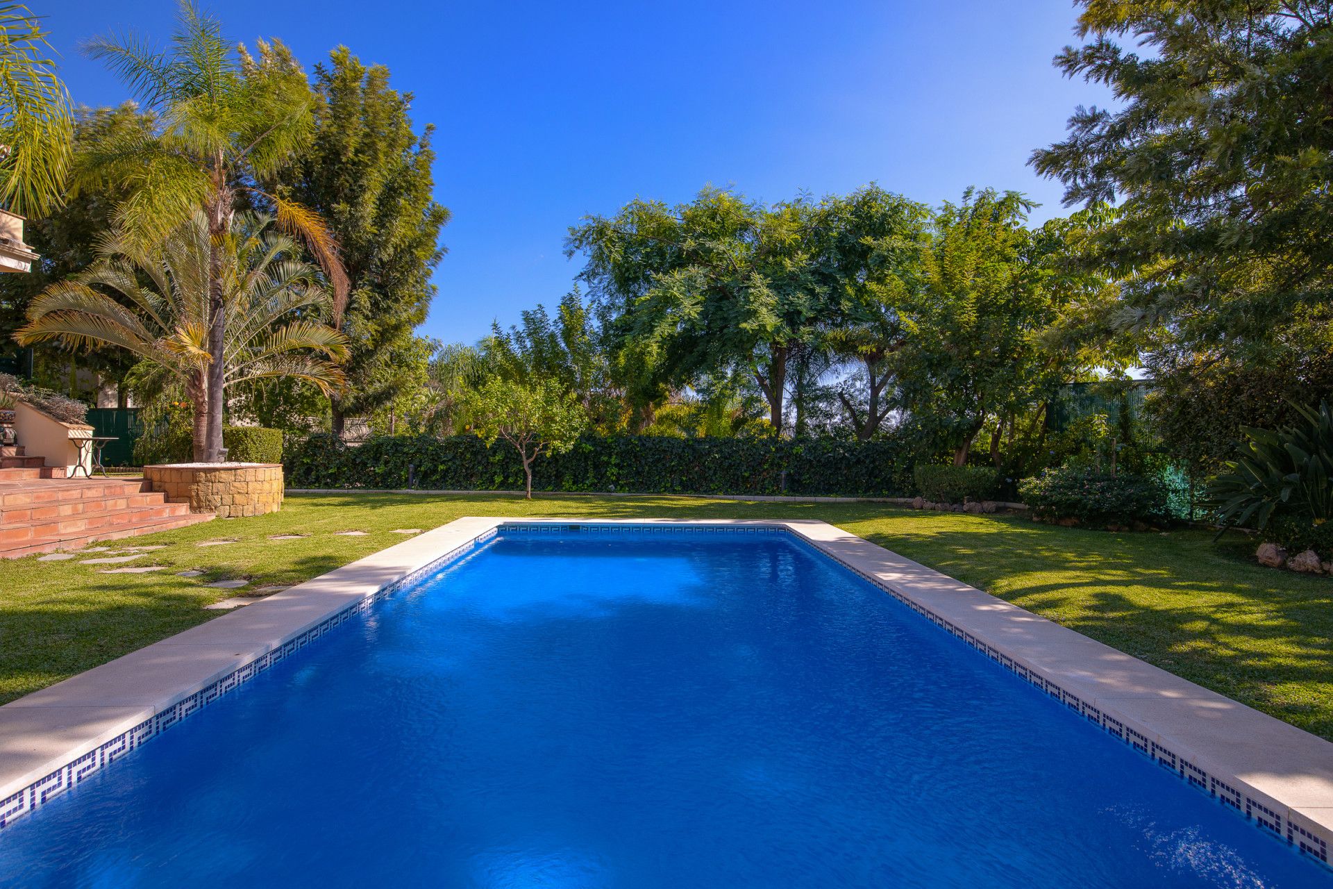 Beautiful Villa for Sale in Los Arqueros Golf – Frontline Golf Living