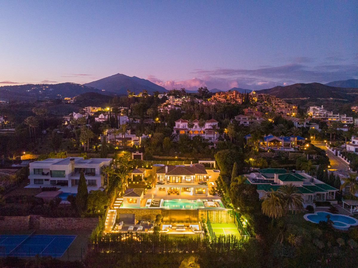 Luxury Panoramic Villa for Sale in La Cerquilla – Nueva Andalucía