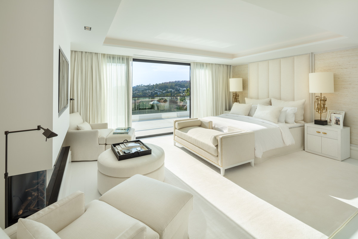 Luxury Panoramic Villa for Sale in La Cerquilla – Nueva Andalucía