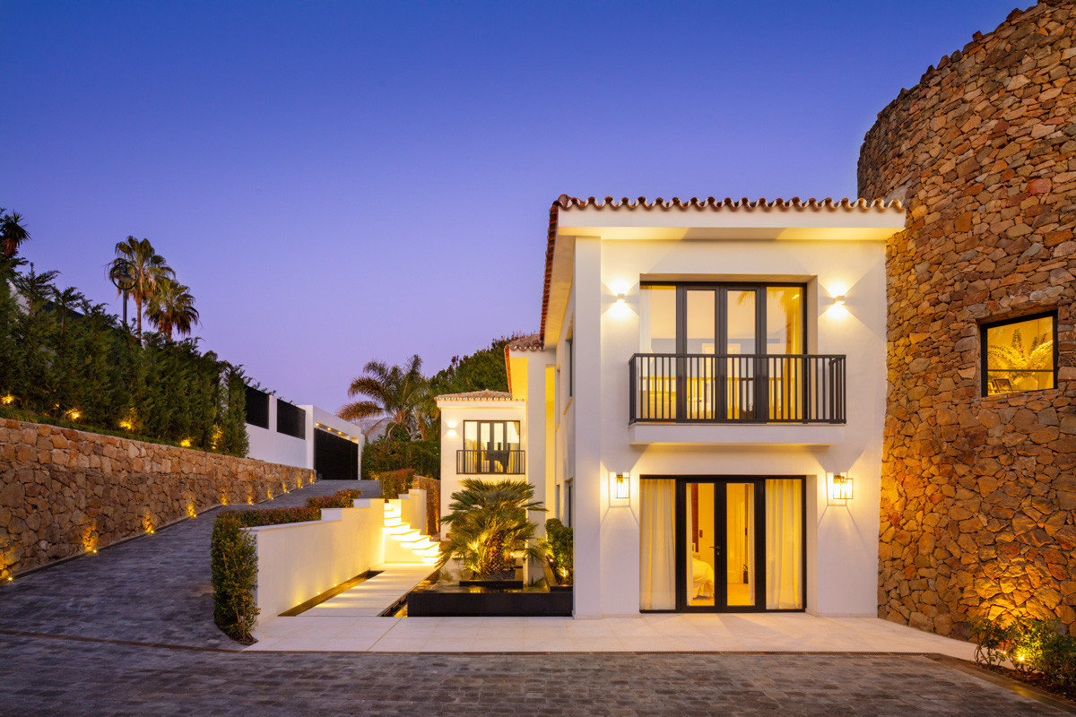 Luxury Panoramic Villa for Sale in La Cerquilla – Nueva Andalucía