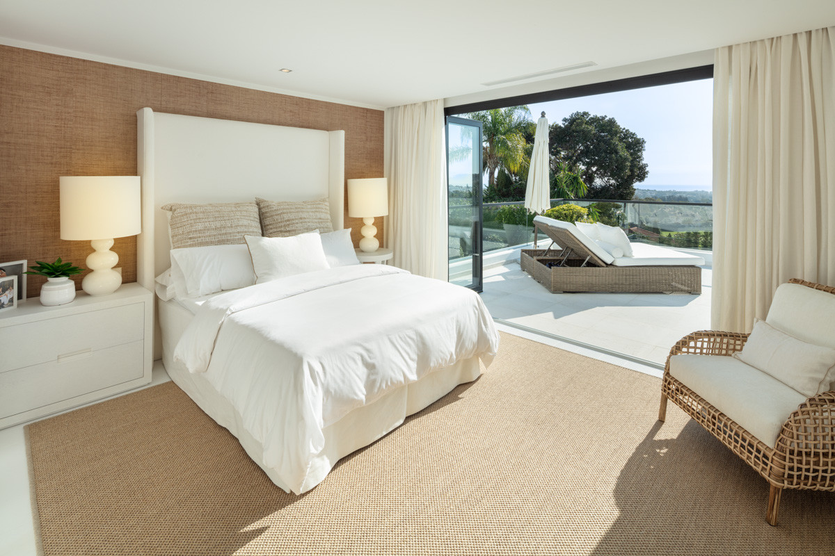 Luxury Panoramic Villa for Sale in La Cerquilla – Nueva Andalucía