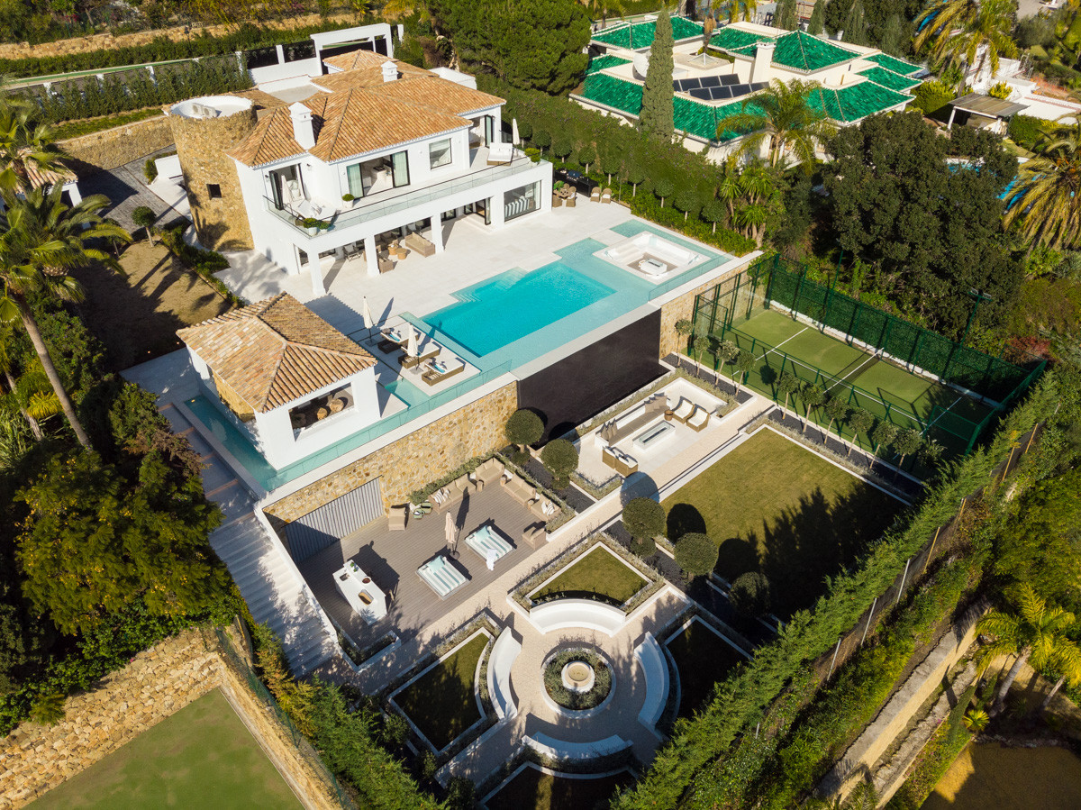 Luxury Panoramic Villa for Sale in La Cerquilla – Nueva Andalucía