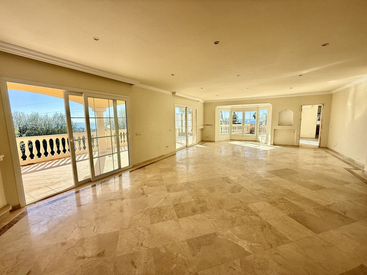 Stunning Villa with Sea Views in Hacienda Las Chapas, Marbella