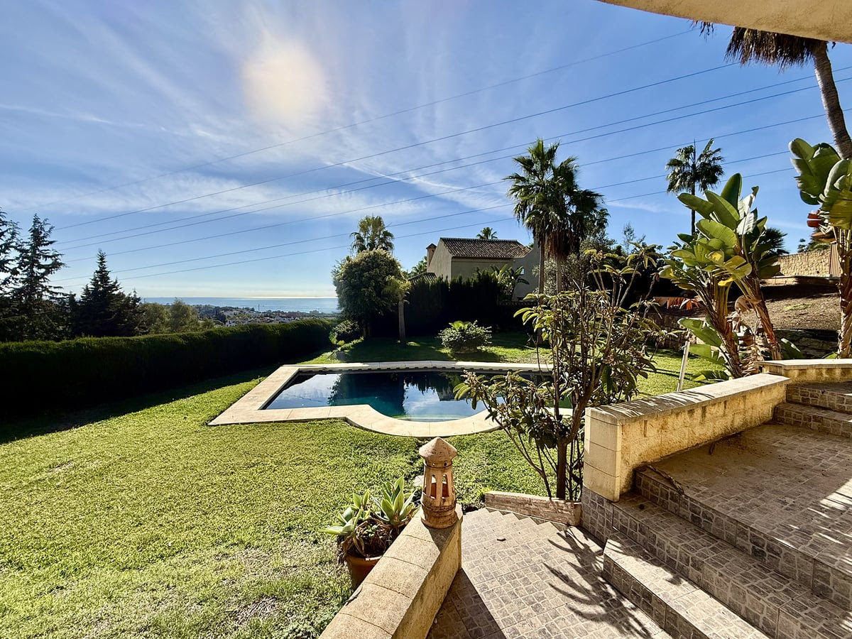 Stunning Villa with Sea Views in Hacienda Las Chapas, Marbella