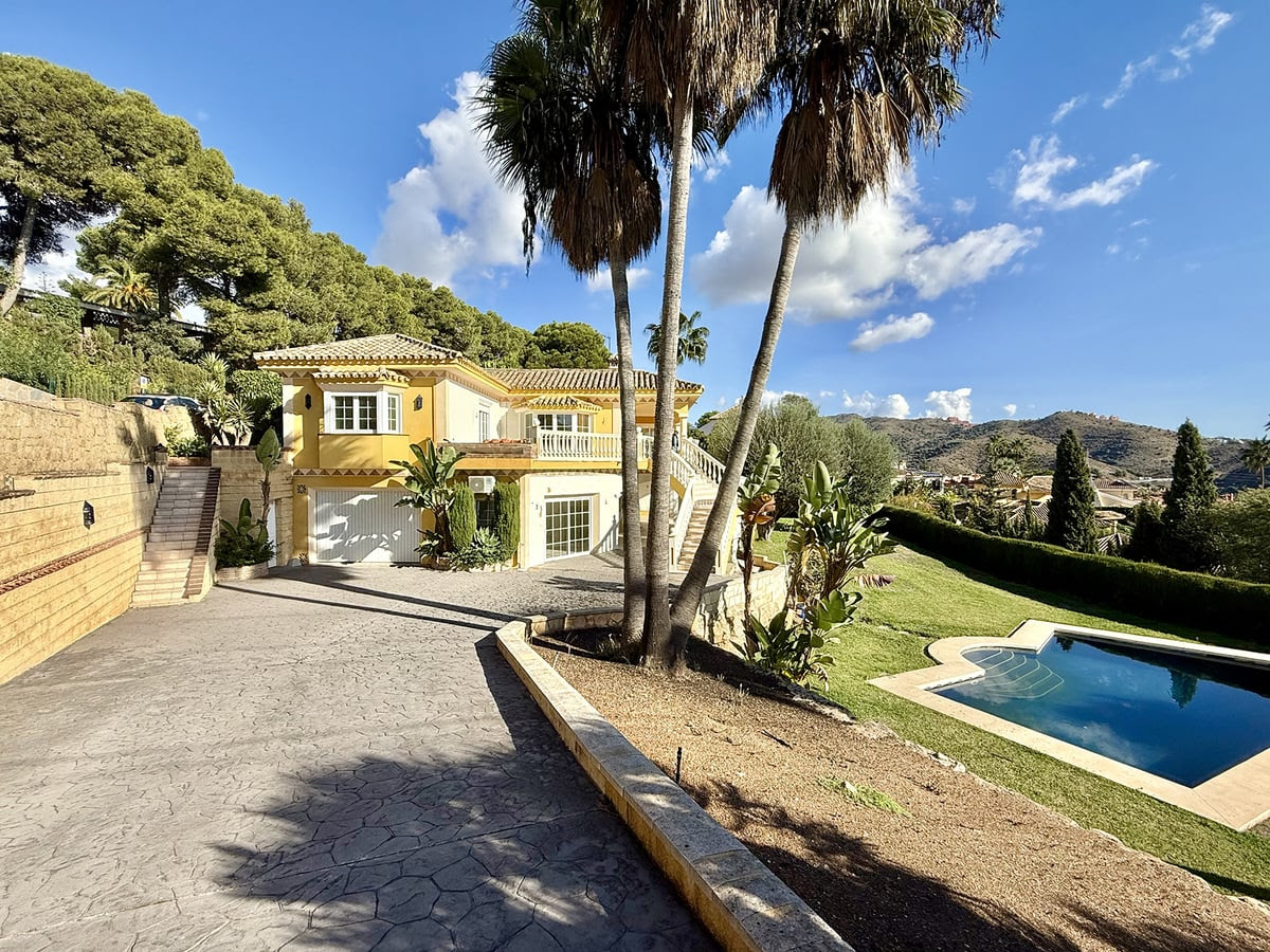 Stunning Villa with Sea Views in Hacienda Las Chapas, Marbella