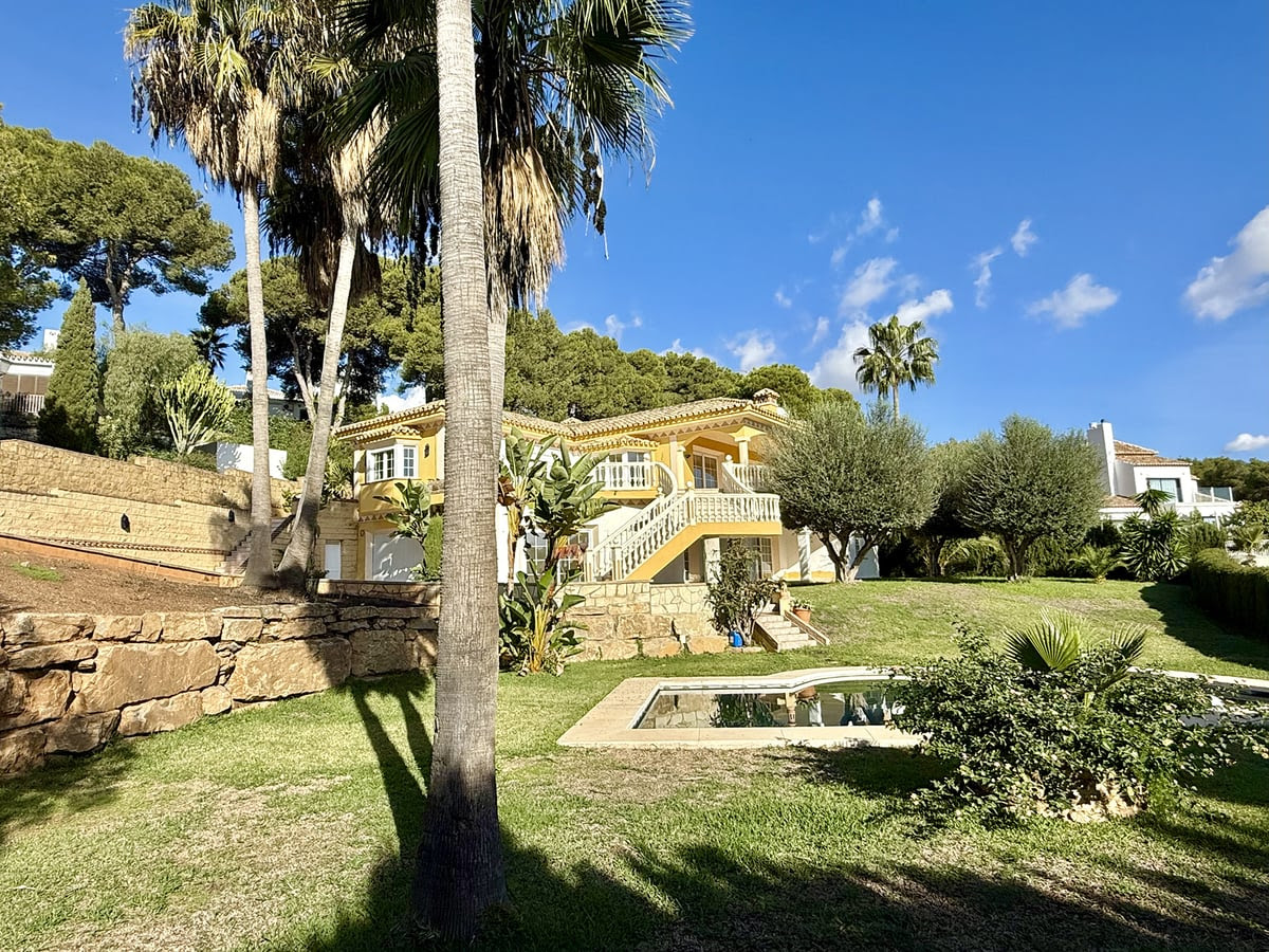 Stunning Villa with Sea Views in Hacienda Las Chapas, Marbella