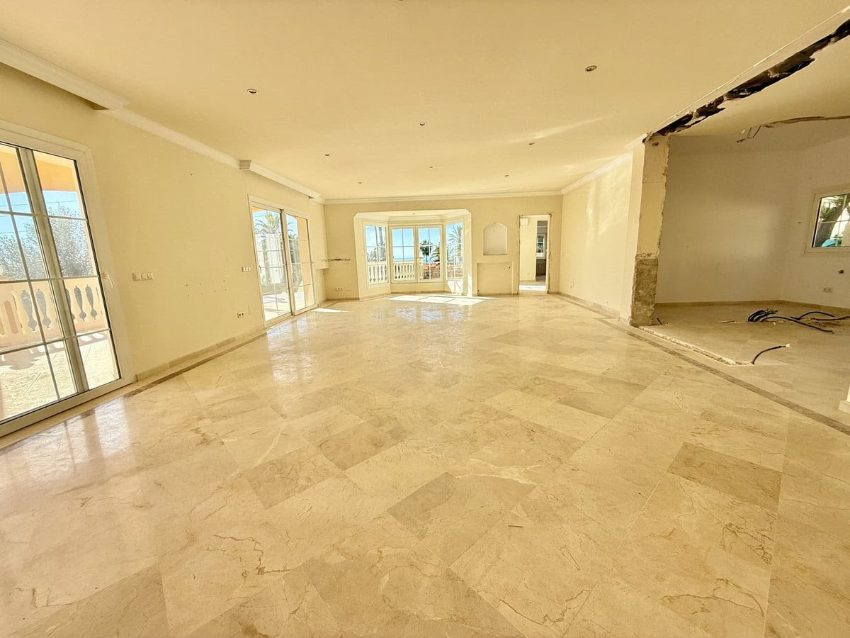 Stunning Villa with Sea Views in Hacienda Las Chapas, Marbella