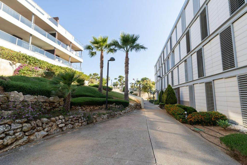 Top Floor Apartment for Long-Term Rent in Manilva