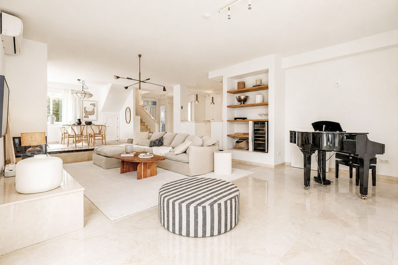 Townhouse for Sale in the Sought-After Beachside Area of San Pedro de Alcántara