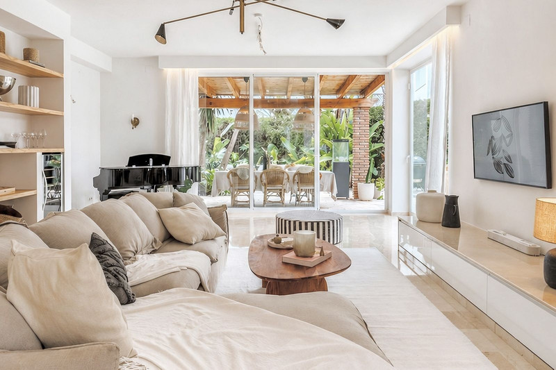 Townhouse for Sale in the Sought-After Beachside Area of San Pedro de Alcántara