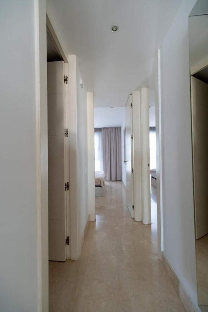 Top Floor Apartment for Long-Term Rent in Manilva