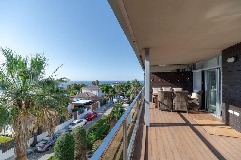 Top Floor Apartment for Long-Term Rent in Manilva
