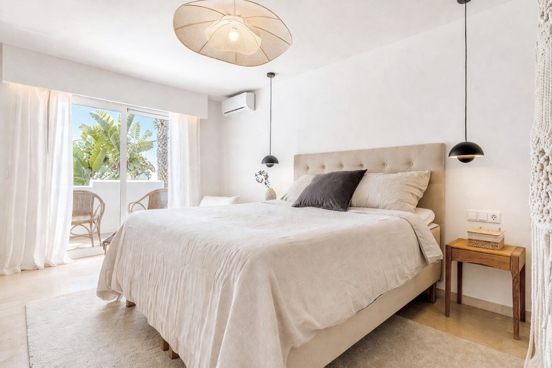 Townhouse for Sale in the Sought-After Beachside Area of San Pedro de Alcántara
