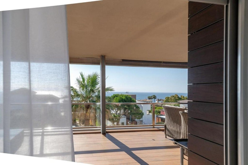 Top Floor Apartment for Long-Term Rent in Manilva