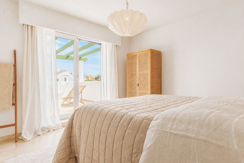 Townhouse for Sale in the Sought-After Beachside Area of San Pedro de Alcántara