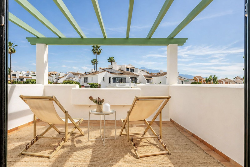 Townhouse for Sale in the Sought-After Beachside Area of San Pedro de Alcántara