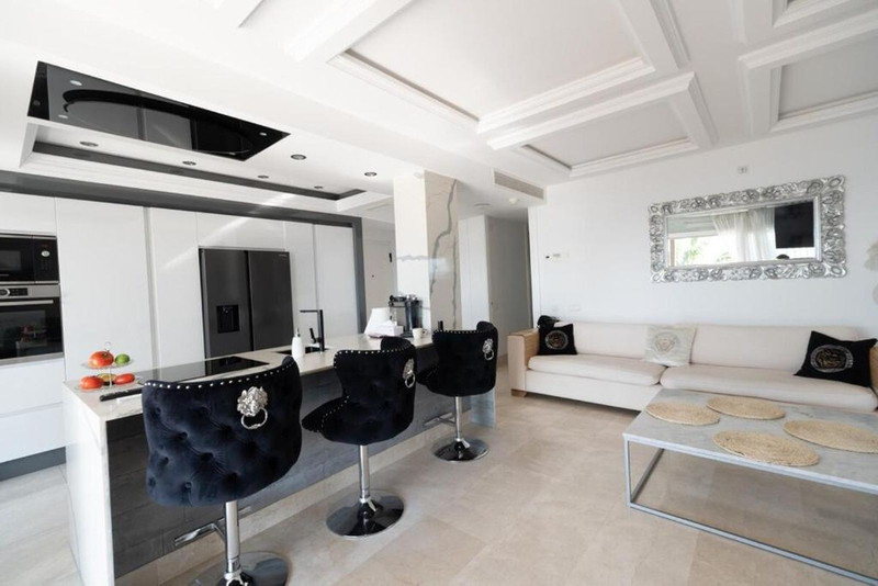 Top Floor Apartment for Long-Term Rent in Manilva