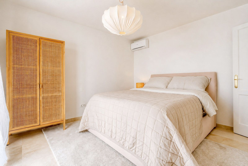 Townhouse for Sale in the Sought-After Beachside Area of San Pedro de Alcántara