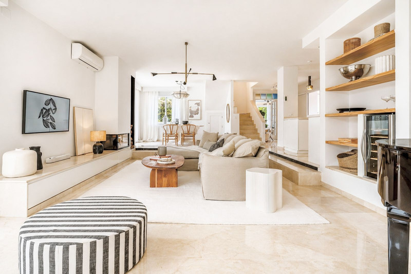 Townhouse for Sale in the Sought-After Beachside Area of San Pedro de Alcántara