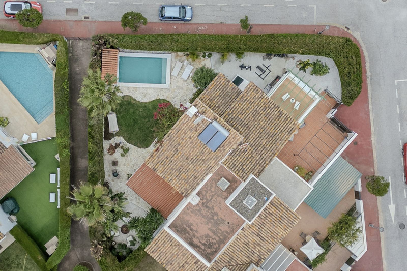 Townhouse for Sale in the Sought-After Beachside Area of San Pedro de Alcántara