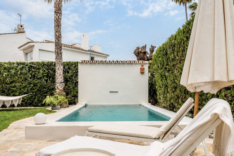 Townhouse for Sale in the Sought-After Beachside Area of San Pedro de Alcántara