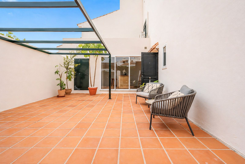 Townhouse for Sale in the Sought-After Beachside Area of San Pedro de Alcántara