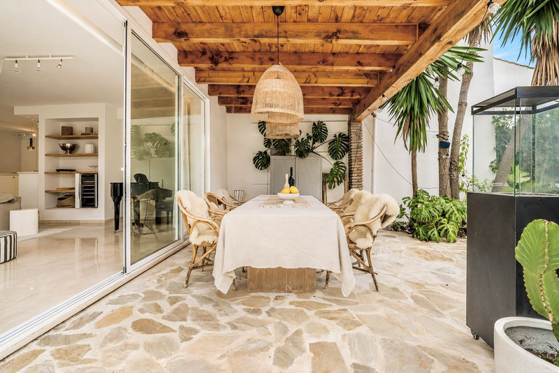 Townhouse for Sale in the Sought-After Beachside Area of San Pedro de Alcántara