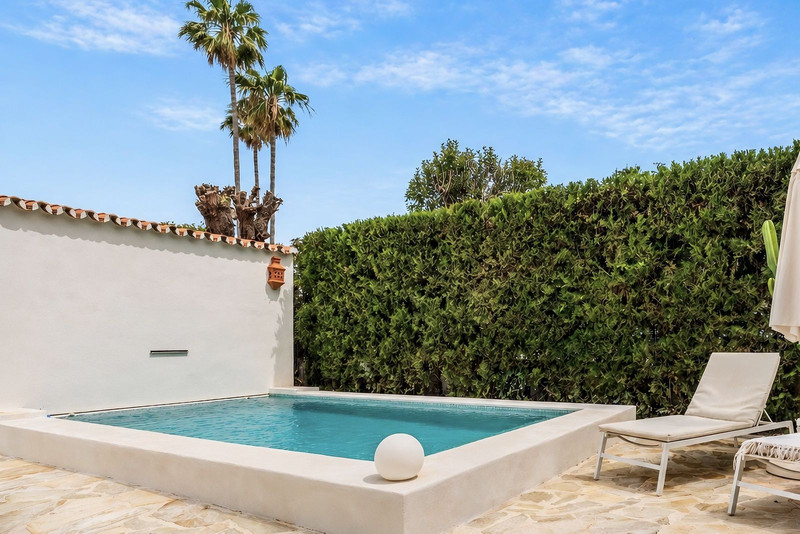 Townhouse for Sale in the Sought-After Beachside Area of San Pedro de Alcántara