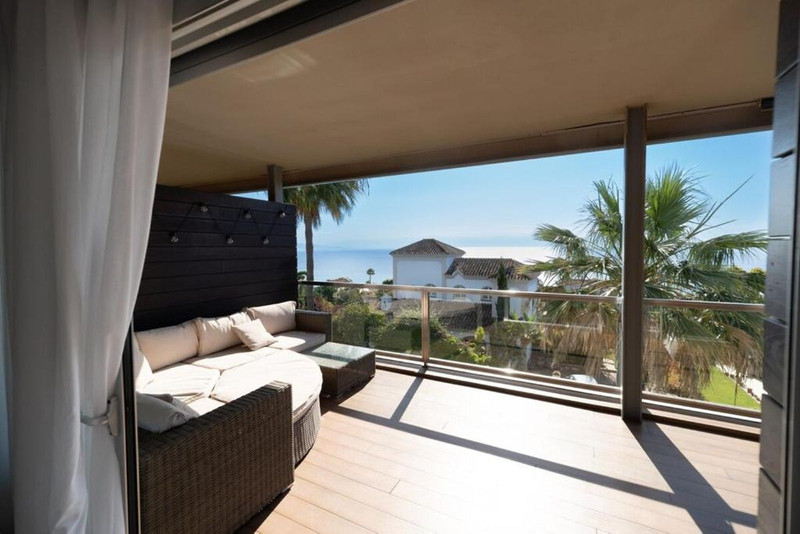 Top Floor Apartment for Long-Term Rent in Manilva