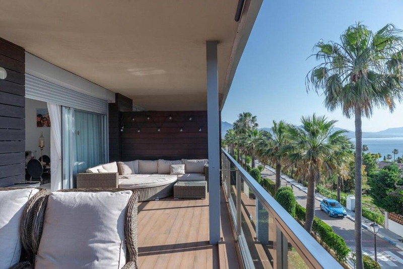 Top Floor Apartment for Long-Term Rent in Manilva