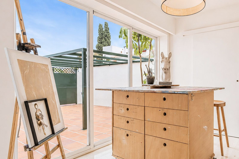 Townhouse for Sale in the Sought-After Beachside Area of San Pedro de Alcántara