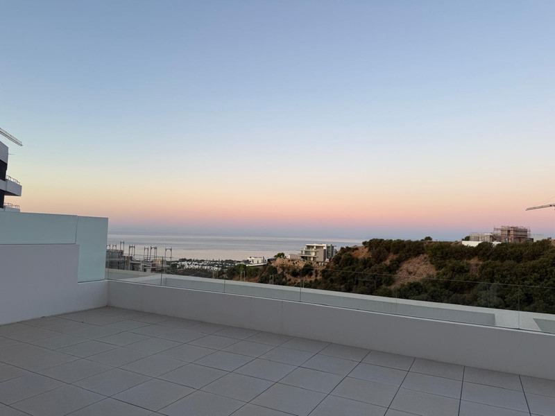 Modern Mid-Floor Apartment for Long-Term Rent in Marbella – Bright, Spacious & Ideally Located