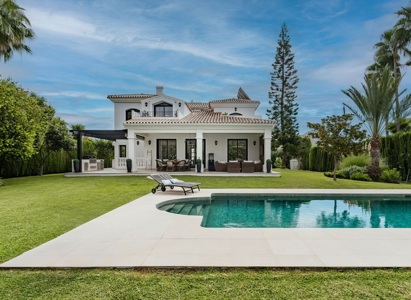 Luxury Villa for Long-Term Rental in Atalaya