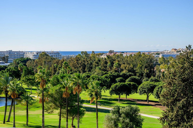 Luxury Mid-Floor Apartment for Sale in Marbella – Prime Location