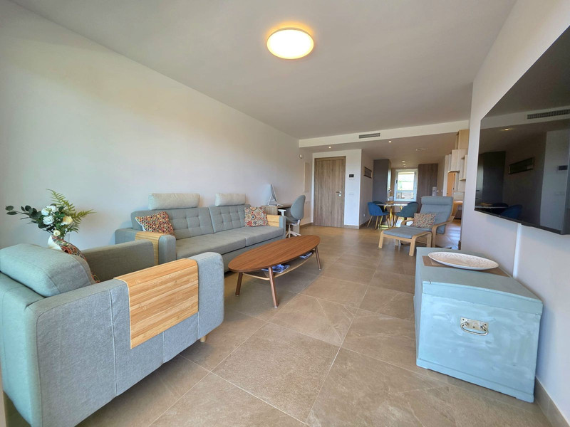 Elegant Mid-Floor Apartment for Long-Term Rent in Estepona