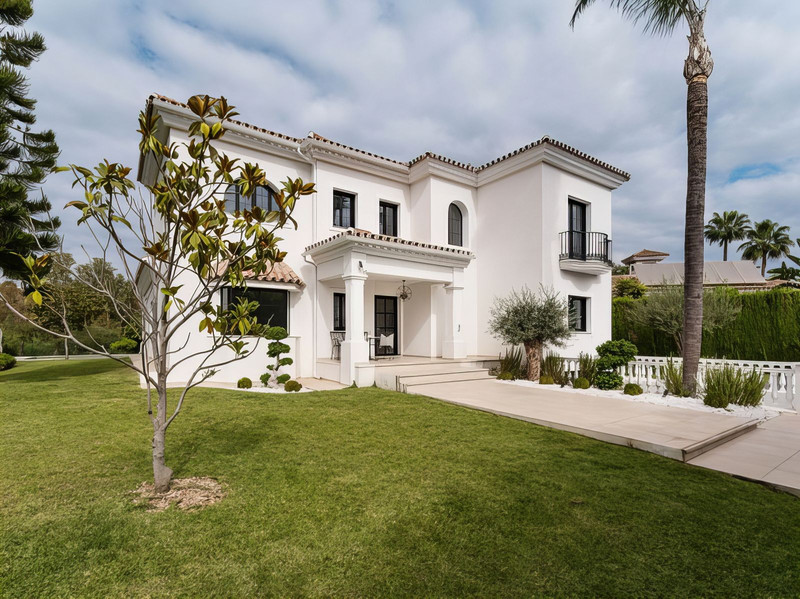 Luxury Villa for Long-Term Rental in Atalaya