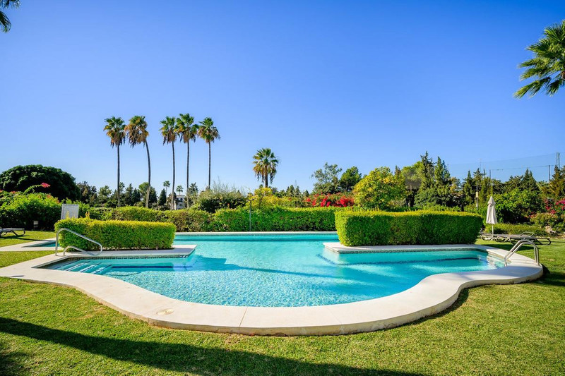 Luxury Mid-Floor Apartment for Sale in Marbella – Prime Location