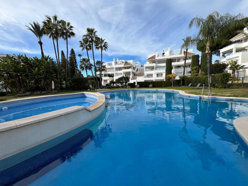 Luxury Mid-Floor Apartment for Sale in Marbella – Prime Location