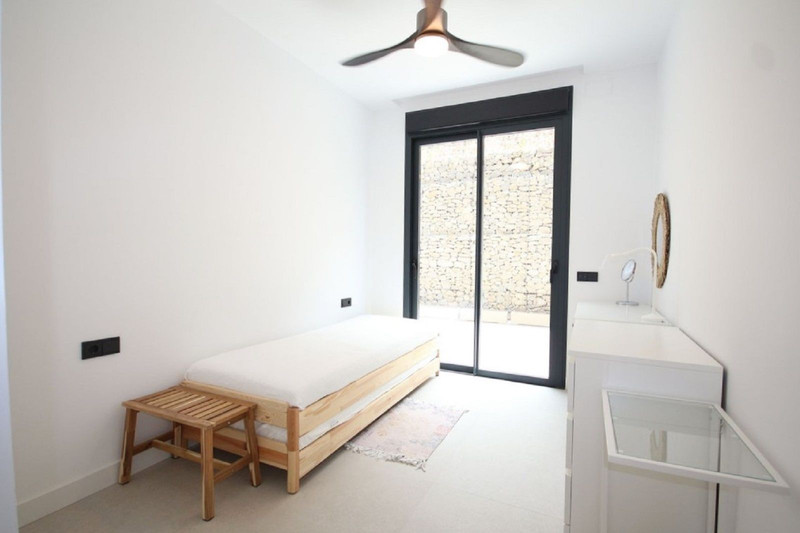 Modern Mid-Floor Apartment for Long-Term Rent in Marbella – Bright, Spacious & Ideally Located