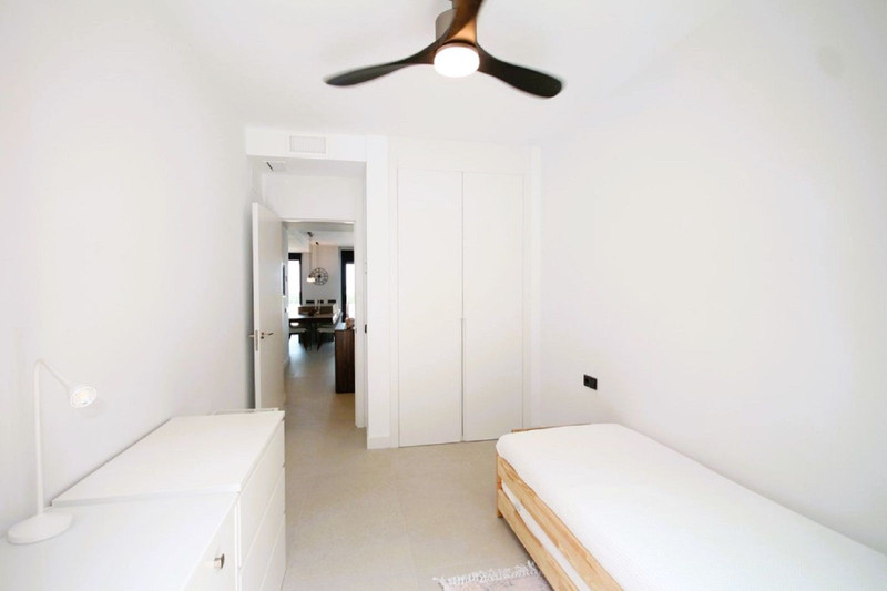Modern Mid-Floor Apartment for Long-Term Rent in Marbella – Bright, Spacious & Ideally Located