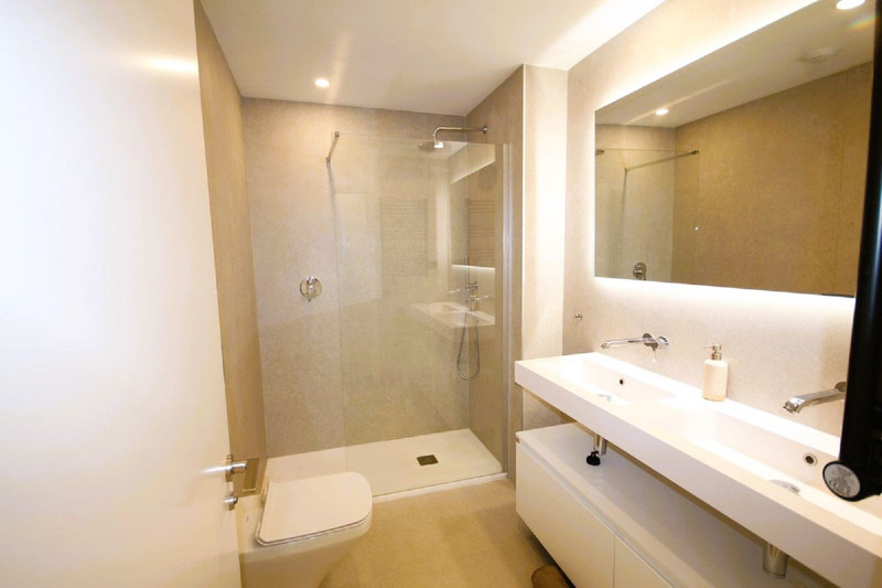Modern Mid-Floor Apartment for Long-Term Rent in Marbella – Bright, Spacious & Ideally Located